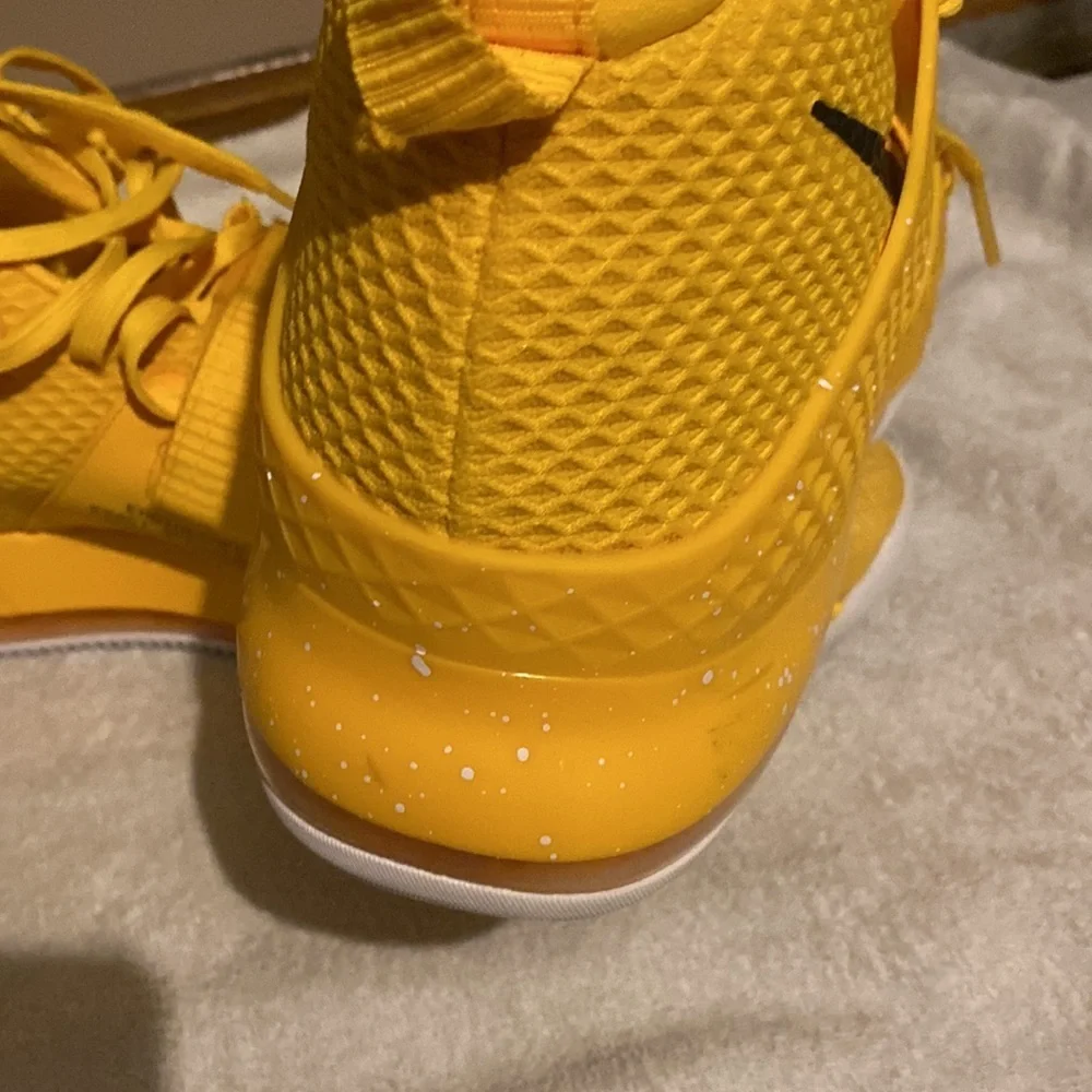 MEN'S NIKE AIRMAX 2  YELLOW BASKETBALL SHOES​​​ - Picture 6 of 7